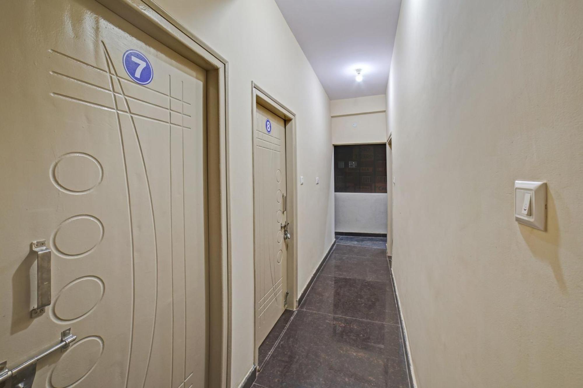Spot On 81074 Sk Lodge Бангалор Екстериор снимка
