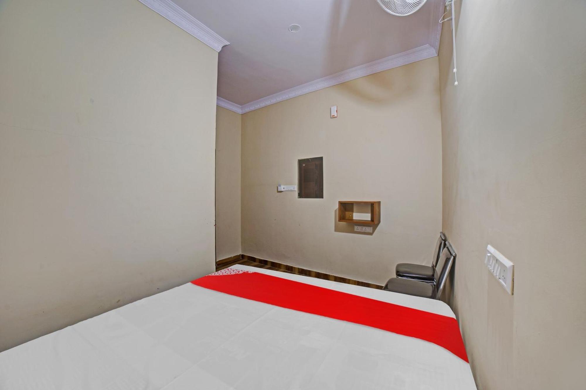 Spot On 81074 Sk Lodge Бангалор Екстериор снимка